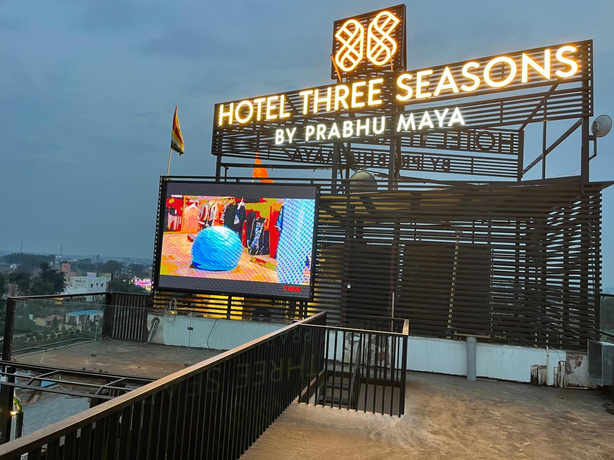 Hotel Three Seasons Vrindávan Kültér fotó