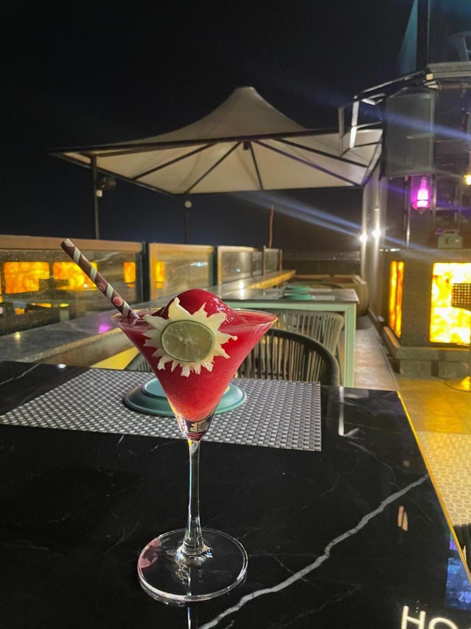 Hotel Three Seasons Vrindávan Kültér fotó