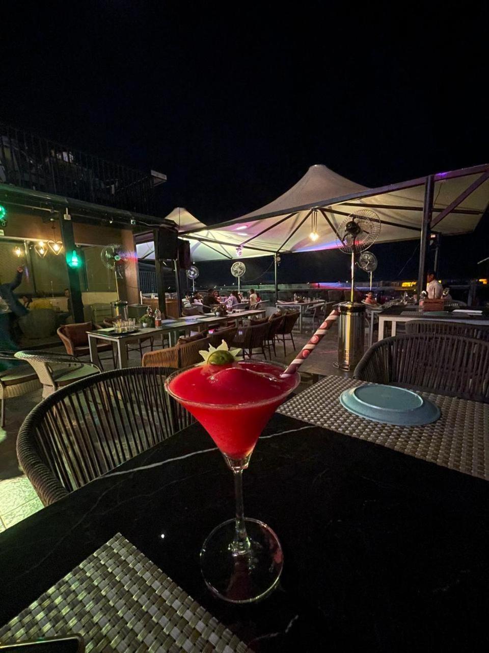 Hotel Three Seasons Vrindávan Kültér fotó