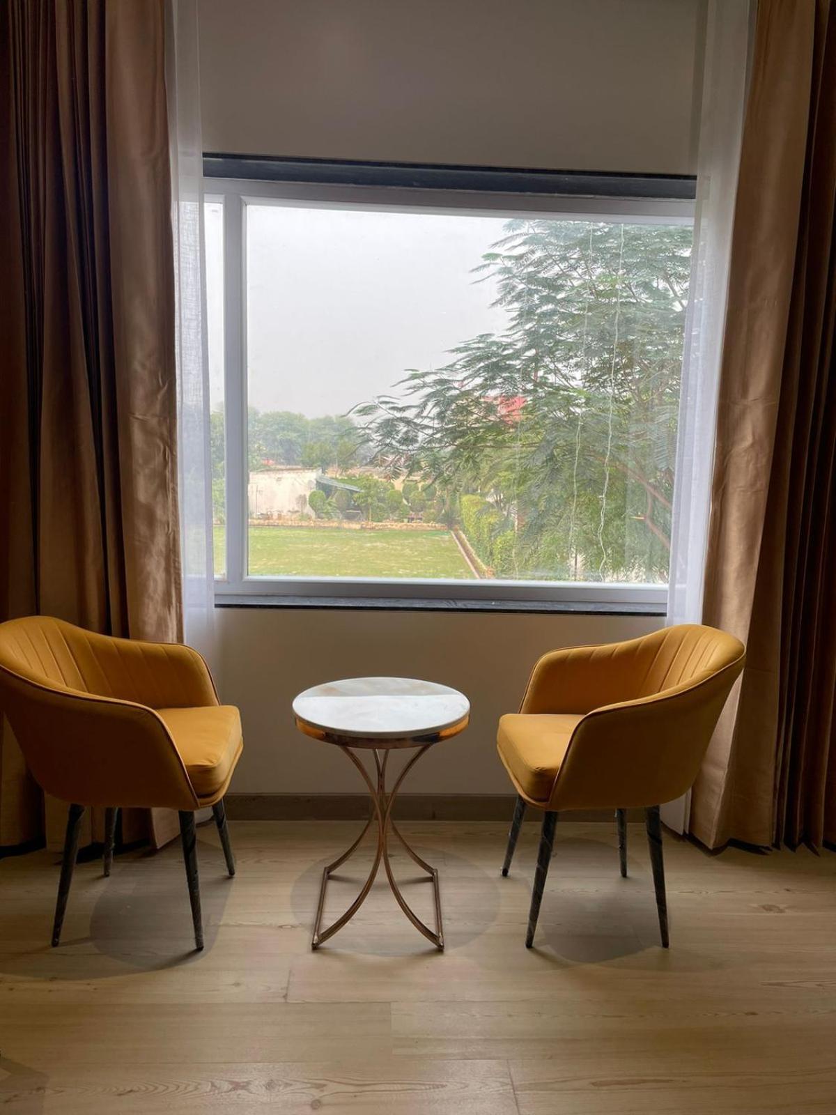 Hotel Three Seasons Vrindávan Kültér fotó