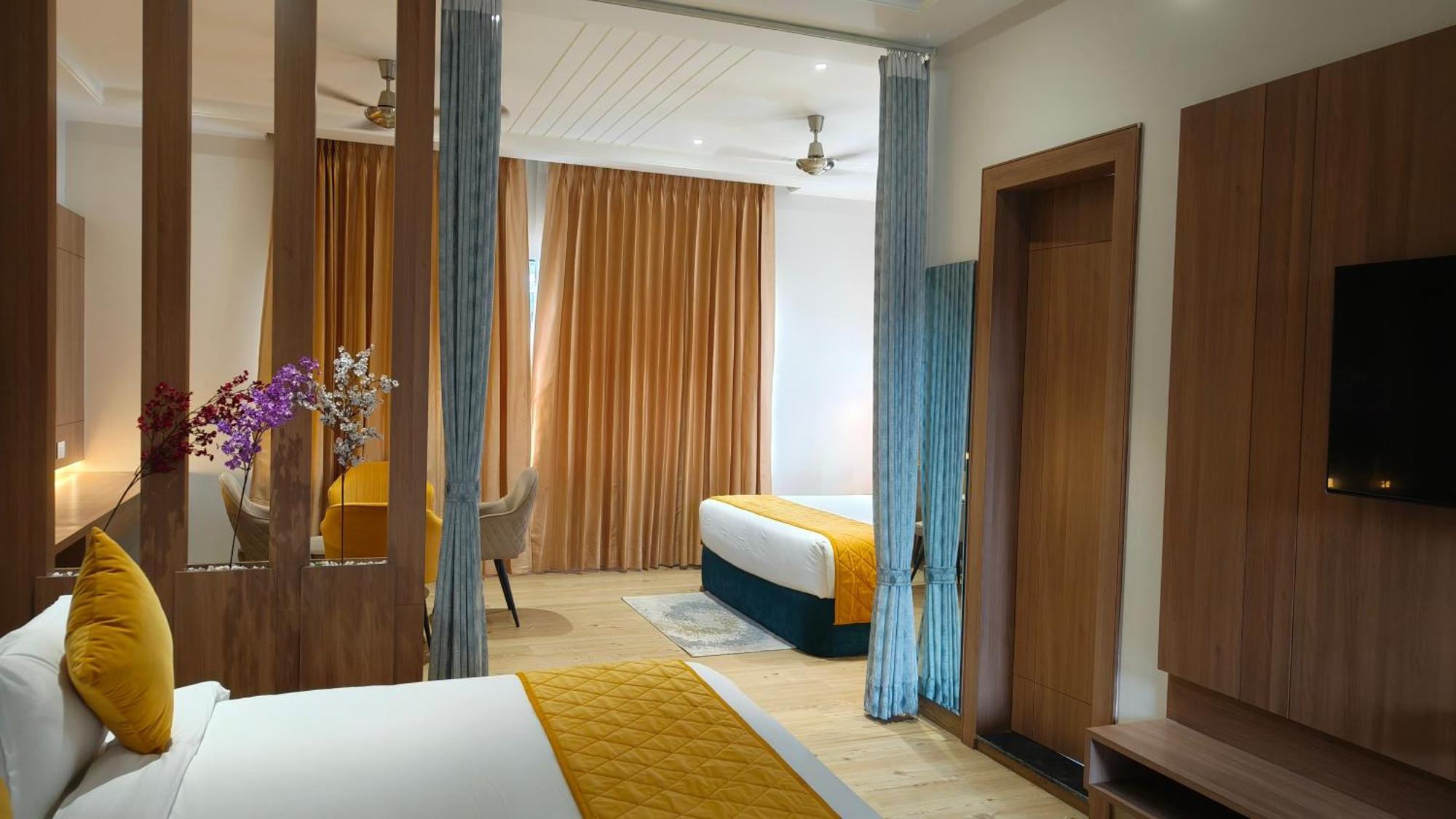 Hotel Three Seasons Vrindávan Kültér fotó